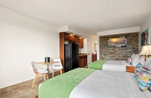 Historic Downtown Kissimmee Hotel | Winter Getaway Suite with Amazing Amenities & Near Theme Parks