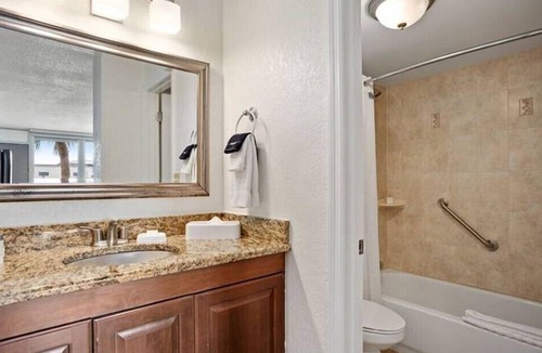 Historic Downtown Kissimmee Hotel | Winter Getaway Suite with Amazing Amenities & Near Theme Parks