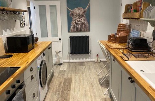 Sway Apartment | WINTER HAVEN COTTAGE