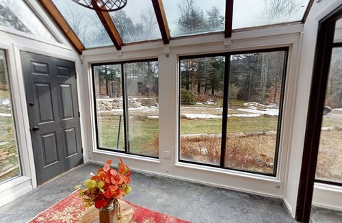 Mendon House | Winter Lore – 4BR Mountain Getaway w/Hot Tub, Game Room & Pet-Friendly Vibes!