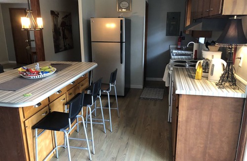 Lynn House | Winter mtn views 2 min. to center, fireplace: Monthly rentals welcome!