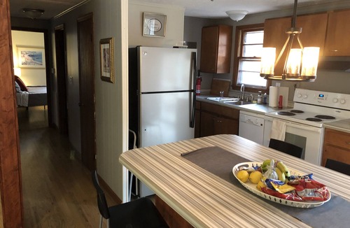 Lynn House | Winter mtn views 2 min. to center, fireplace: Monthly rentals welcome!