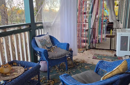 Merriam Park Apartment | Winter Nook- The Garden View