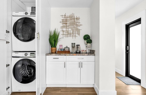 Victoria Park House | Winter Oasis ; Family & Pet Friendly ; Minutes 2 Beach & Las Olas