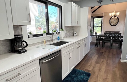 Lake Hopatcong House | Winter Oasis! Updated Waterfront. Dog friendly. Private cove