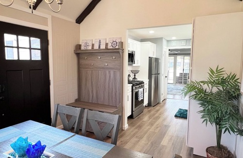 Lake Hopatcong House | Winter Oasis! Updated Waterfront. Dog friendly. Private cove