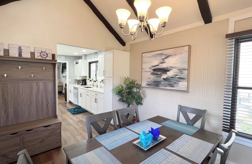 Lake Hopatcong House | Winter Oasis! Updated Waterfront. Dog friendly. Private cove