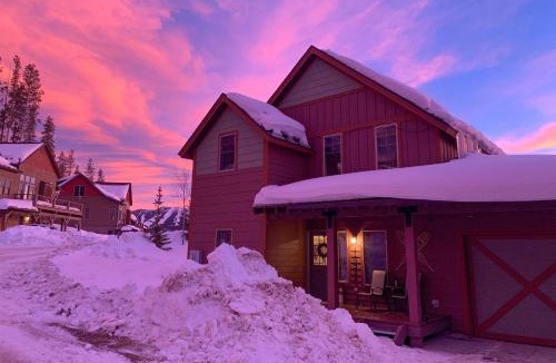 Rendezvous House | Winter Park Area Cabin, Hot Tub & Mountain Views!