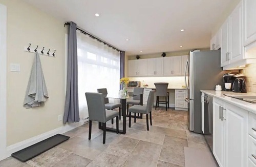 Cabbagetown South Apartment | Winter Price Reduction! Fully-Equipped Downtown Studio Apartment
