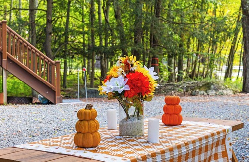 Lake Ariel Ski Chalet | Winter Retreat - Ski Hill+Tubing, Fire Place & More
