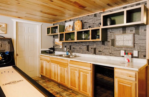 Bessemer Apartment | Winter Ski Trip Getaway