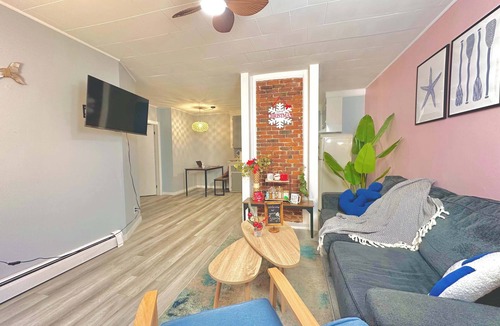 Bridgewater Apartment | Winter Snack Bar | Backyard Access | Private Entry