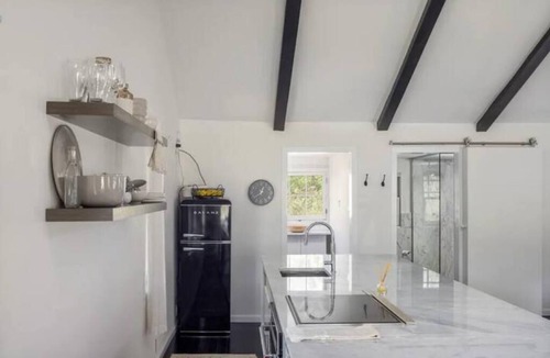 Claverack-Red Mills Cottage | WINTER SPECIAL! Book 2 nights get 3rd 35% off! Private Cottage with Hot Tub