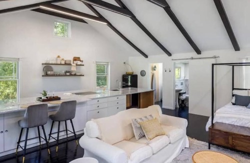 Claverack-Red Mills Cottage | WINTER SPECIAL! Book 2 nights get 3rd 35% off! Private Cottage with Hot Tub