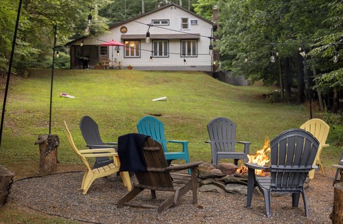 Purling House | Winter Special:Pond Views, Backyard Dining+BBQ