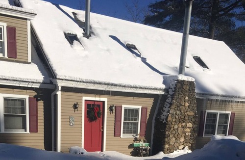 Georges Mills House | Winter Warmth with Lake View
