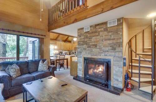 Treeloft House | Wintergreen Home w/Hot Tub, Deck & Mountain Views