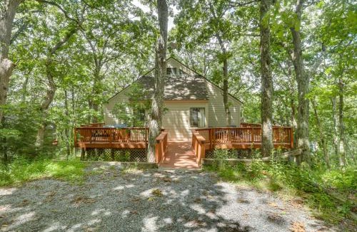 Treeloft House | Wintergreen Home w/Hot Tub, Deck & Mountain Views