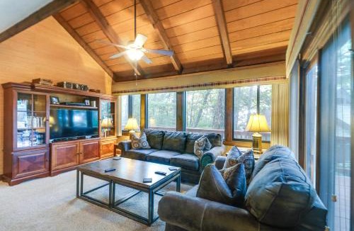 Treeloft House | Wintergreen Home w/Hot Tub, Deck & Mountain Views