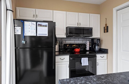 Wintergreen Condo | Wintergreen Pet-Friendly Condo: Walk to Mountain Inn & Slopes