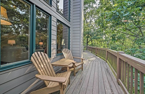 Roseland Cottage | Wintergreen Resort Home w/Deck!