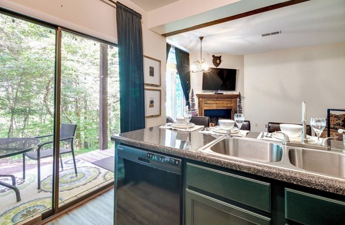 Wintergreen Condo | Wintergreen Resort Condo w/Deck, 0.3 Mi to Slopes