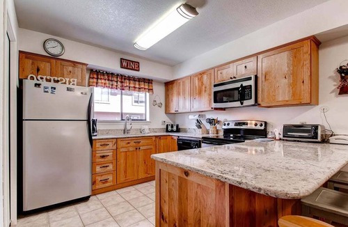 Four O'Clock House | Winterpoint 22 is close to Peak 8 and 9, walk to town!