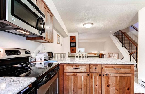 Four O'Clock House | Winterpoint 22 is close to Peak 8 and 9, walk to town!