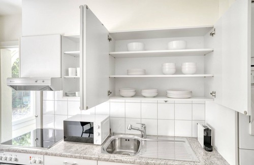 Wipkingen Apartment | Wipkingen 2.5 Room w/Storage & W/D, 2 mins to Mkt