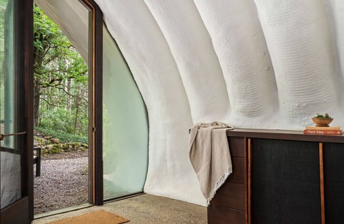 River Falls RV Rental | Wisconsin Hobbit House