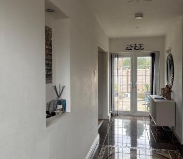 Farnworth House | Wise rooms- 7 Bed property modern furnishings