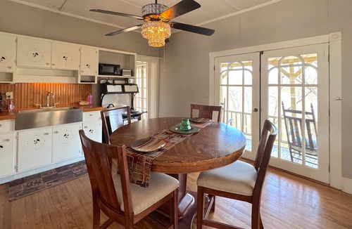 Eureka Springs Historic District House | Wishing Star Townhouse on Spring Street