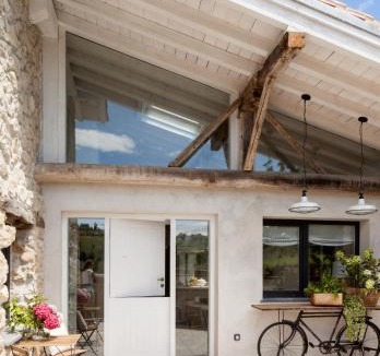Lamadrid House | Wishome - Cuadra rehabilitada con piscina climatizada privada y jardín
