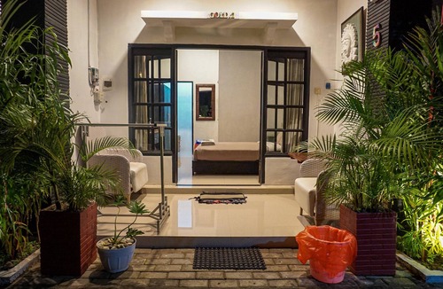 Sumberagung Bed & Breakfast | Wisma Pulau Merah