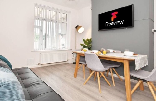 Crewe House | Wistaston B1 by YourStays