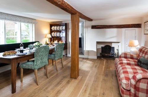 Urchfont House | Wisteria Cottage