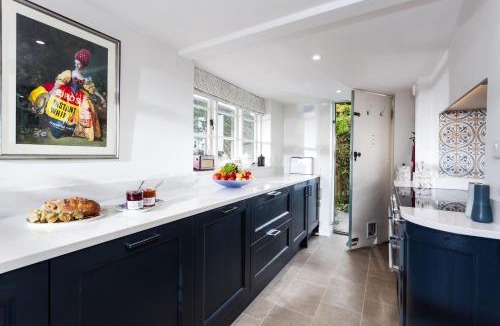 Urchfont House | Wisteria Cottage