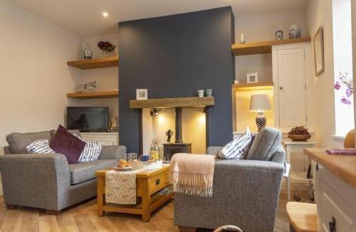 Warkworth House | Wisteria Cottage