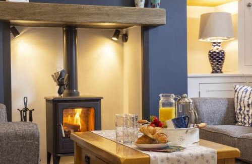 Warkworth House | Wisteria Cottage