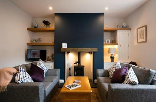 Warkworth House | Wisteria Cottage