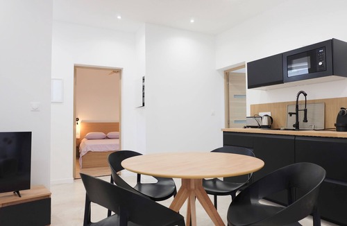 Aigues-Vives Apartment | Wisteria