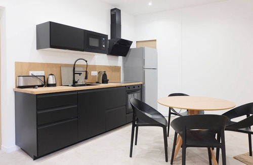 Aigues-Vives Apartment | Wisteria