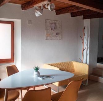 Cadenazzo Apartment | Wisteria House - Holiday Apartment