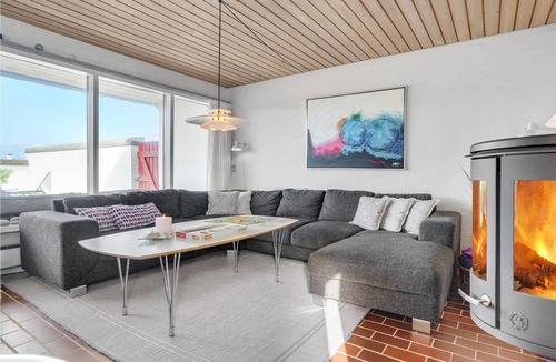Rødhus House | With a beautiful view of the dunes and in an undisturbed location, this lovely vacation home is situ
