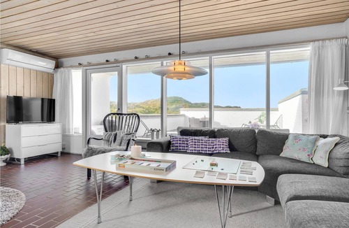 Rødhus House | With a beautiful view of the dunes and in an undisturbed location, this lovely vacation home is situ