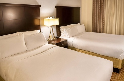 San Bruno Hotel | With FREE Breakfast, Full Kitchen, Onsite Pool, Parking Onsite!