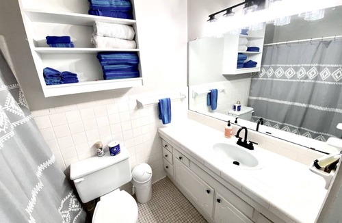 Pineville House | With KING suite