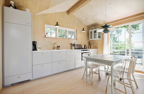 Fynshav House | With Lillebælt as neighbour and a view over fields