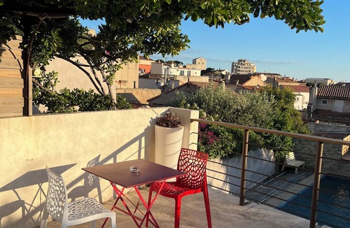 7th Arrondissement Apartment | With or without a car: shops, beaches, town centre, transport etc.