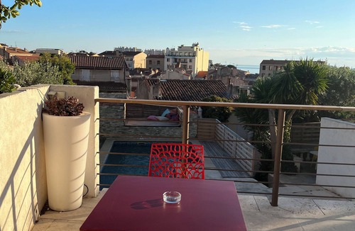 7th Arrondissement Apartment | With or without a car: shops, beaches, town centre, transport etc.